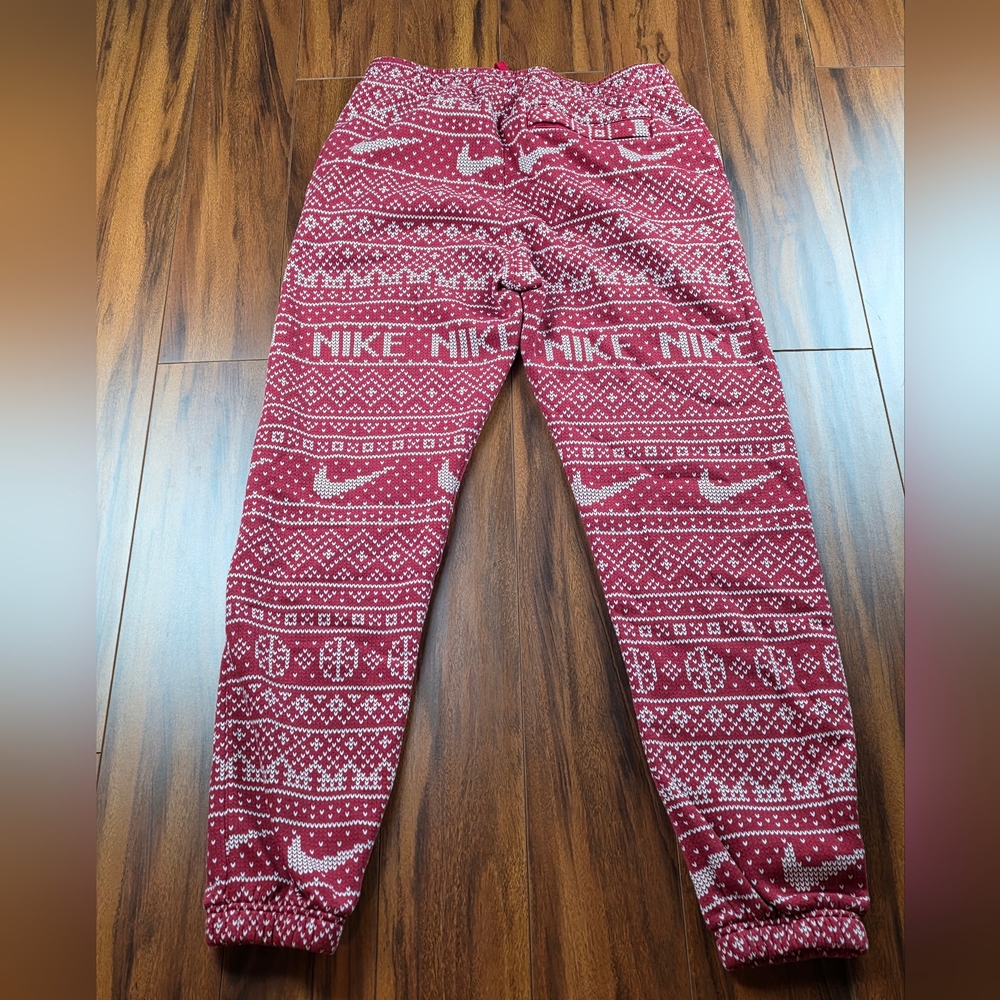 Nike Club Fleece Holiday Joggers M Red Men's - Picture 2 of 8